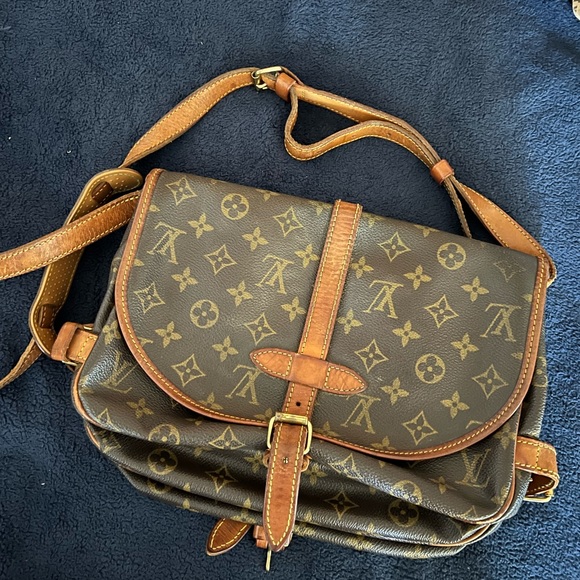 Louis Vuitton Handbags - Louis Vuitton Saumar 30 Crossbody Purse